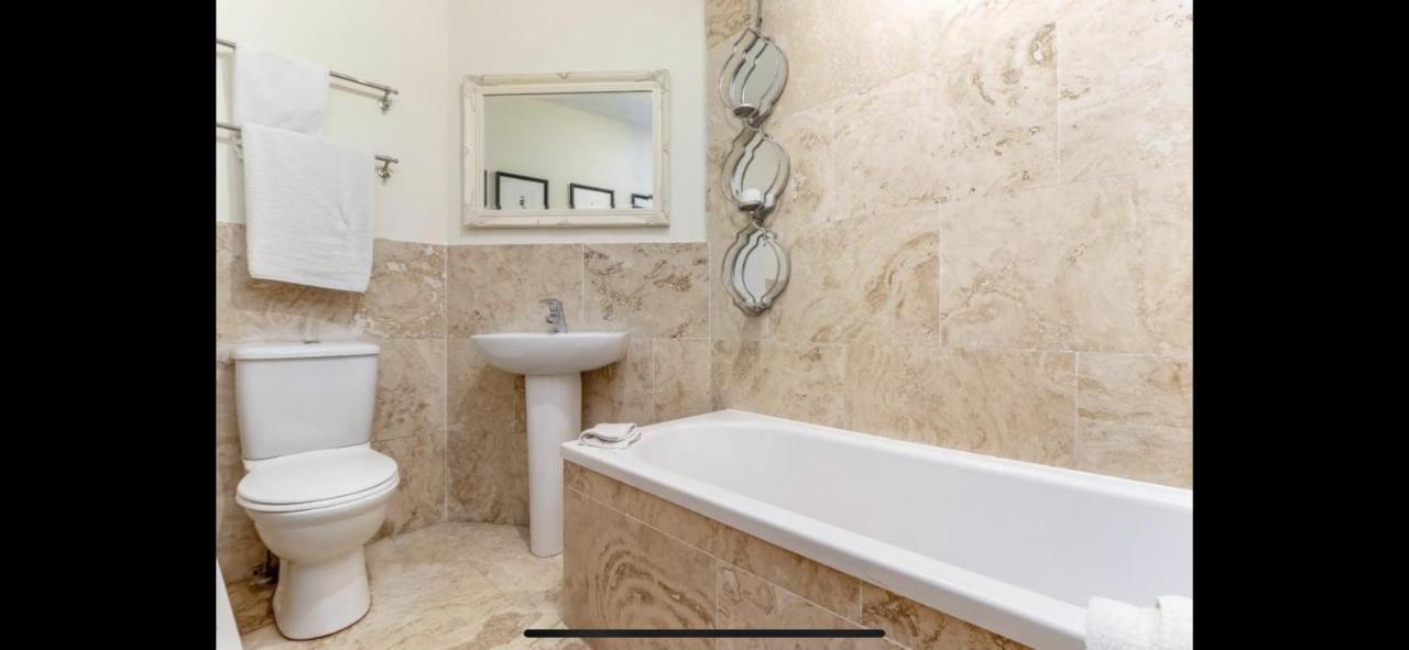 Private Apartment - 3 Bedrooms ฮาร์โรเกต ภายนอก รูปภาพ